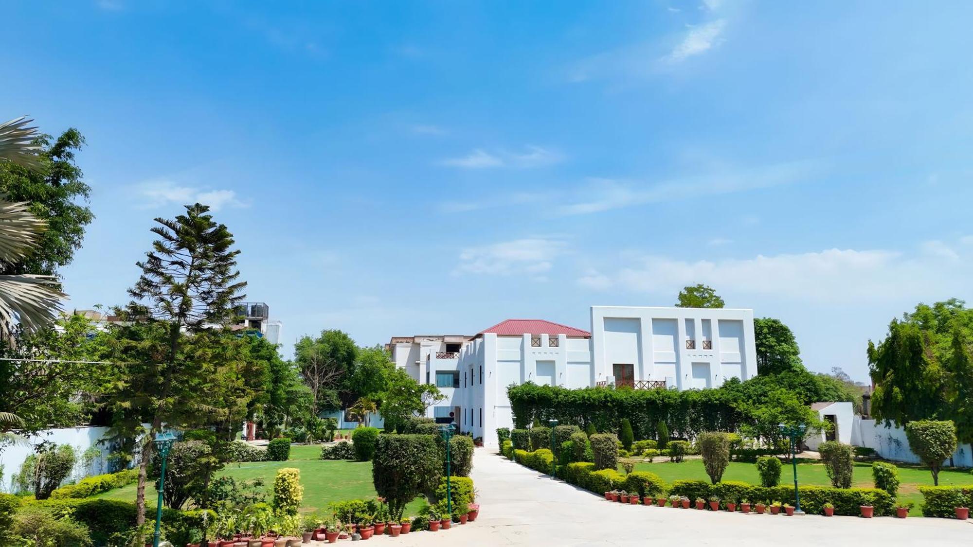 Pink Villa Boutique Hotel Meerut Bagian luar foto